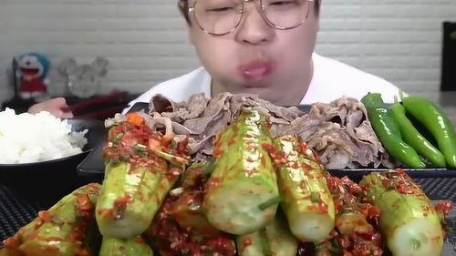拉萨小哥吃瓜,揭秘藏地美食风情